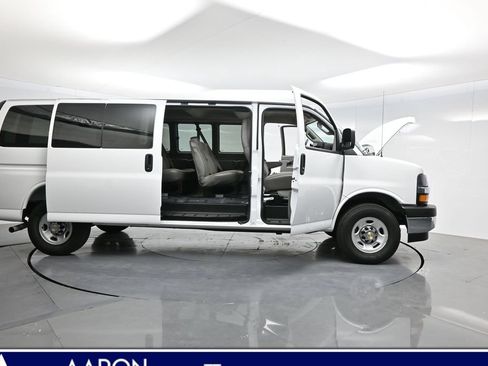 Used 2025 Chevrolet Express 3500 LT w/ LT Preferred Equipment Group RWD image 3