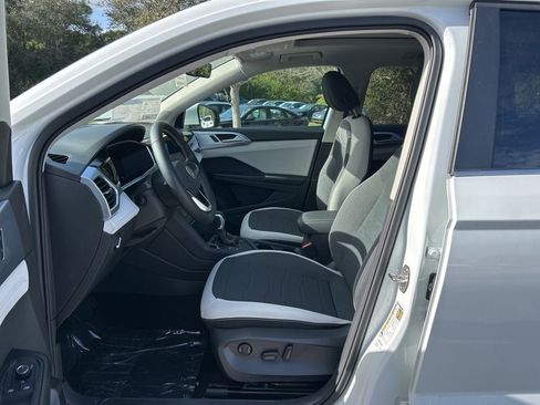 New 2026 Volkswagen Taos SE image 15