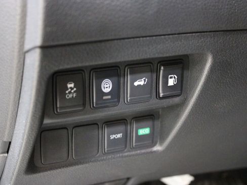 Used 2020 Nissan Rogue SV image 14