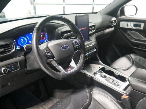 Used 2020 Ford Explorer ST w/ ST Street Pack image 9