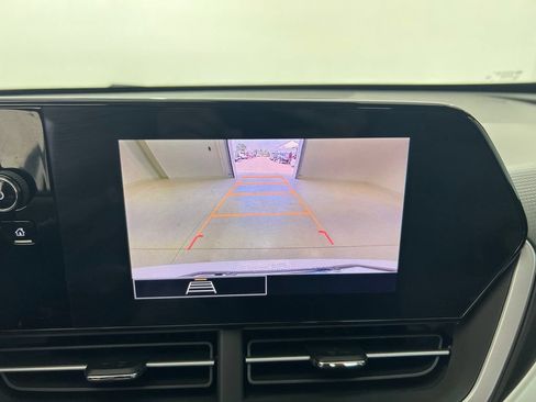 Used 2025 Chevrolet Trax RS w/ Sunroof Package FWD image 14
