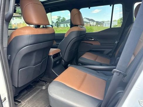 Used 2024 Lexus GX 550 w/ Accessory Package (2T) AWD/4WD image 39