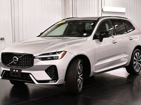 Used 2025 Volvo XC60 B5 Plus AWD/4WD image 3