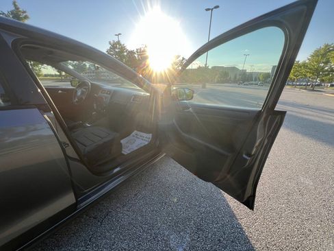 Used 2012 Volkswagen Jetta SE FWD image 9