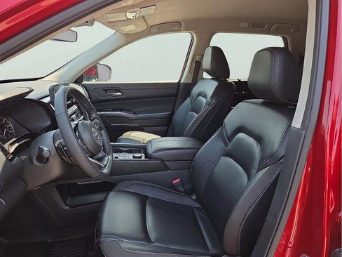 Used 2024 Nissan Pathfinder SL image 13