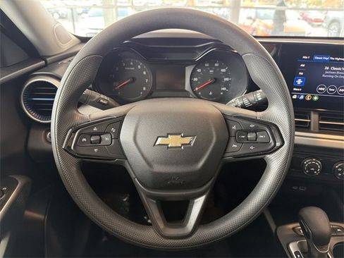 Certified 2025 Chevrolet Trax LS image 27
