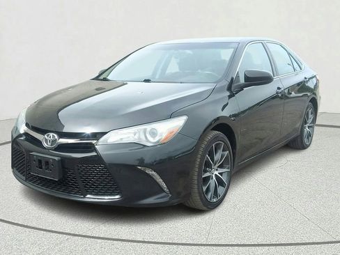 Used 2016 Toyota Camry XSE w/ Moonroof Package FWD image 3