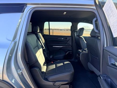 Used 2025 Chevrolet Traverse LT w/ Enhanced Driving Package image 9