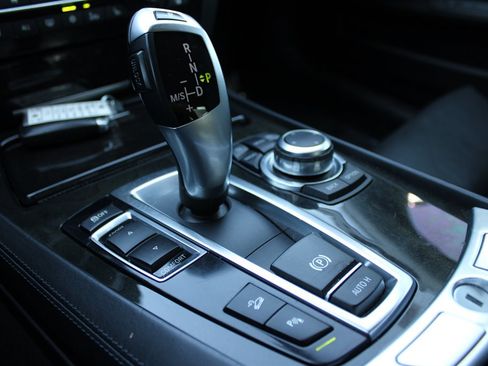 Used 2011 BMW 750i xDrive image 29