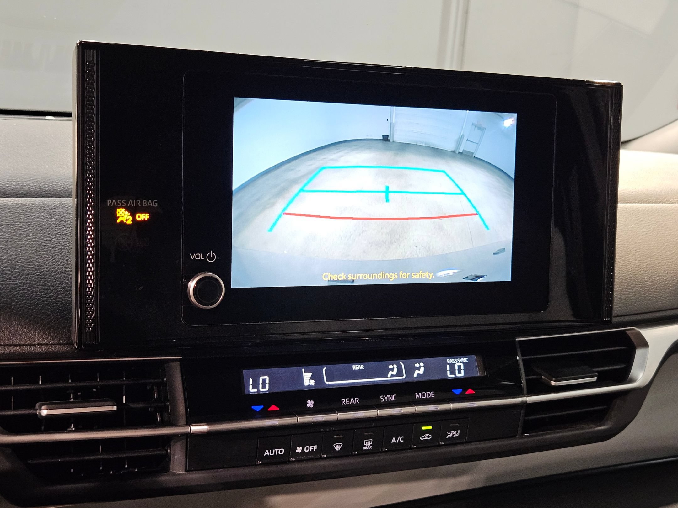 Used 2025 Toyota Sienna LE FWD image 30