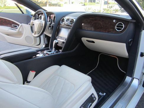 Used 2015 Bentley Continental GT image 22