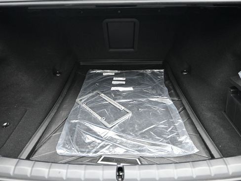 Used 2025 BMW 760i xDrive w/ Luxury Rear Seating Package image 16