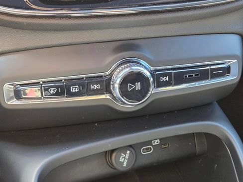 Certified 2023 Volvo C40 P8 Recharge Plus w/ Protection Package Premier AWD/4WD image 27