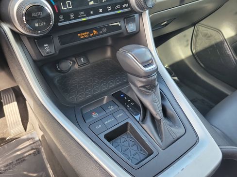 Used 2022 Toyota RAV4 XLE Premium image 2