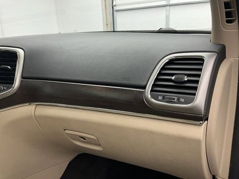 Used 2018 Jeep Grand Cherokee Limited image 12