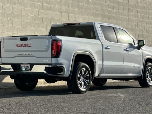 Certified 2025 GMC Sierra 1500 SLT image 4