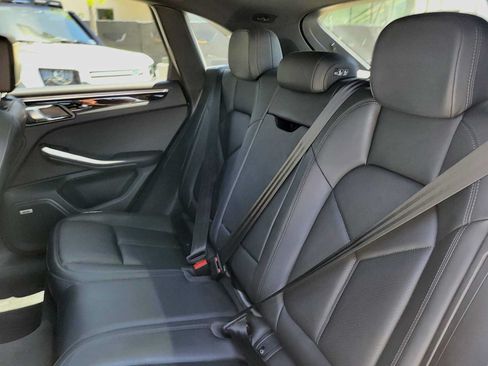 Used 2021 Porsche Macan AWD/4WD image 18