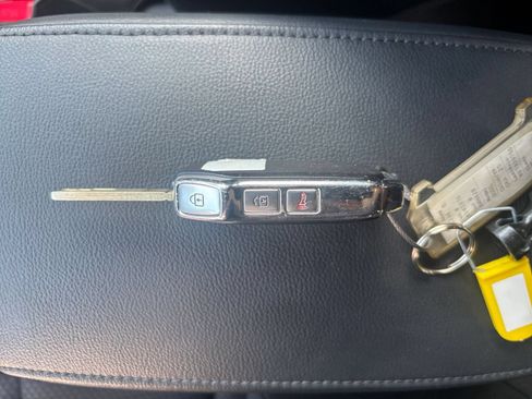 Used 2025 Kia Soul LX w/ LX Technology Package FWD image 20