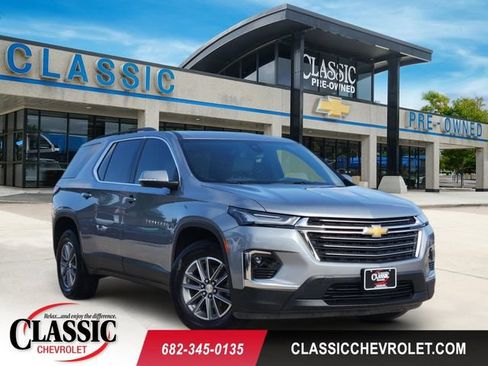 Used 2023 Chevrolet Traverse LT FWD image 1