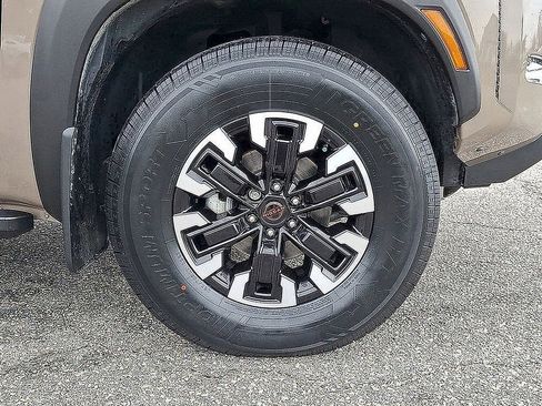 Used 2022 Nissan Frontier PRO-4X image 11