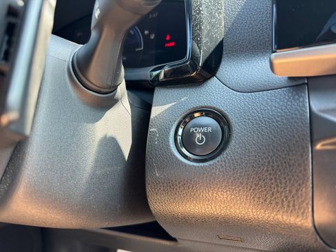 Used 2025 Toyota Camry SE FWD image 5