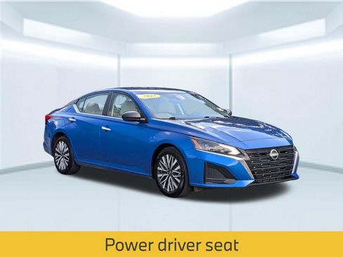 Used 2025 Nissan Altima 2.5 SV FWD image 10