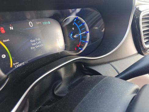 Used 2020 Chrysler Pacifica Limited image 10