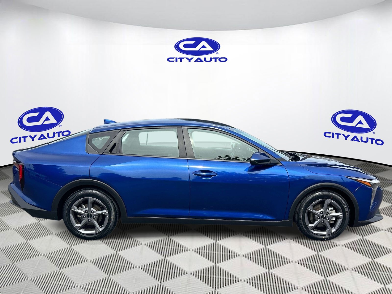 Used 2025 Kia K4 FWD image 2