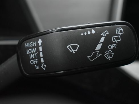 Used 2025 Volkswagen Atlas Cross Sport SE image 21