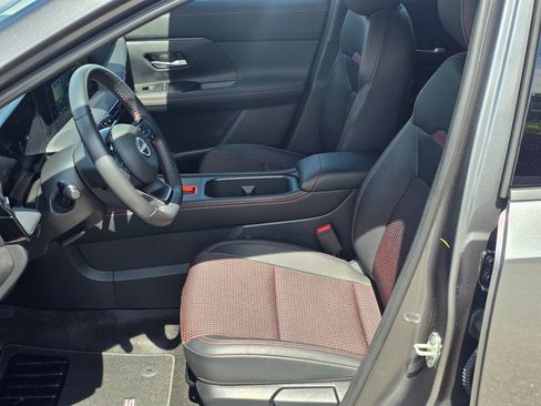 Used 2025 Nissan Kicks SR FWD image 16