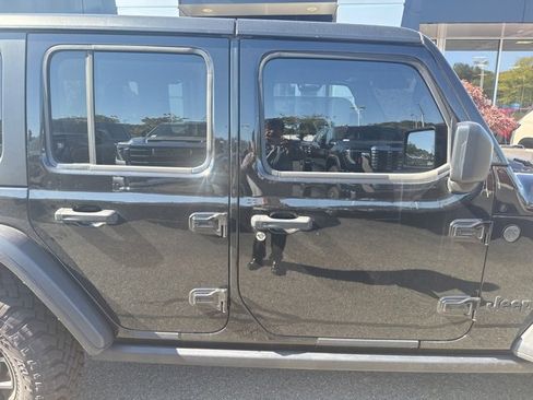 Used 2024 Jeep Wrangler Willys image 33