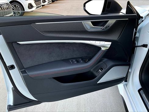 Used 2025 Audi RS 7 Performance w/ Matte Carbon Package image 10