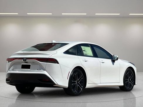 New 2026 Toyota Mirai RWD image 3