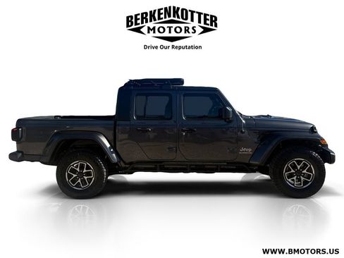 Used 2020 Jeep Gladiator Overland AWD/4WD image 2