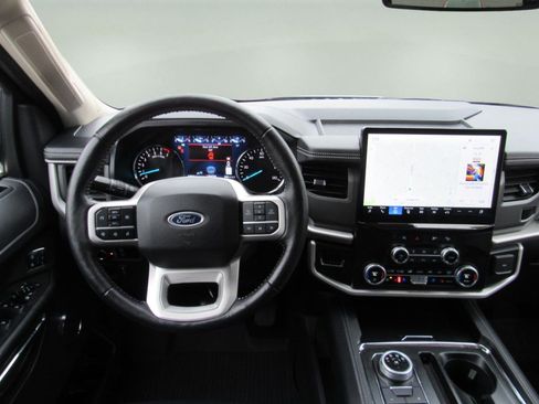 Used 2023 Ford Expedition XLT image 8