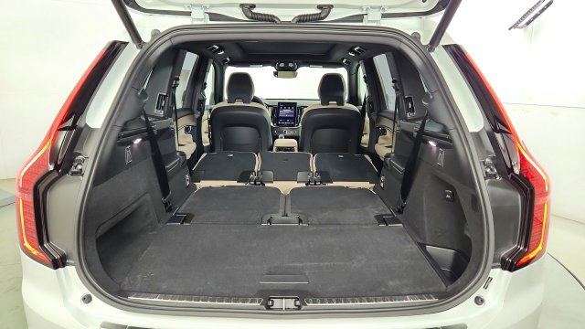 Used 2026 Volvo XC90 B6 Plus w/ Protection Package AWD/4WD image 43