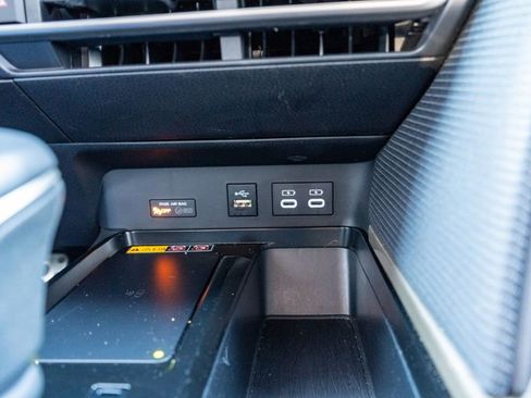 Used 2025 Toyota Camry SE w/ Convenience Package image 31