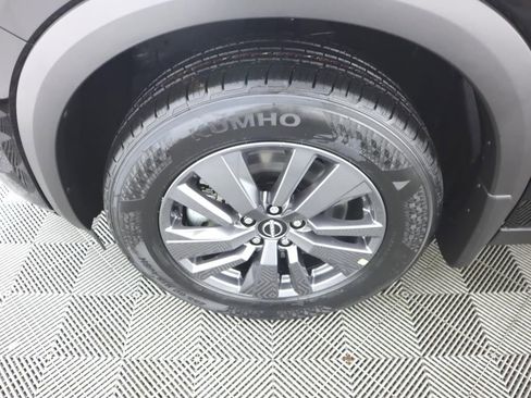 Certified 2025 Nissan Pathfinder S image 11