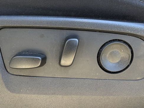 Used 2024 Chevrolet Colorado Trail Boss w/ Technology Package image 27