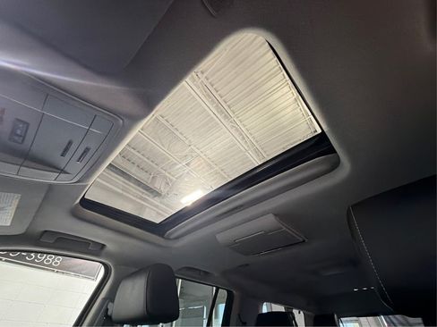 Used 2018 Chevrolet Suburban Premier AWD/4WD image 27