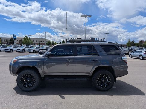 Used 2018 Toyota 4Runner TRD Off-Road AWD/4WD image 10