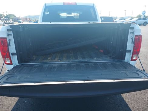 Used 2022 RAM 1500 4x4 Crew Cab Classic w/ Chrome Appearance Group image 9