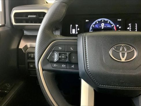 Used 2025 Toyota 4Runner SR5 AWD/4WD image 23