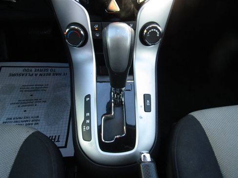 Used 2015 Chevrolet Cruze LS image 23