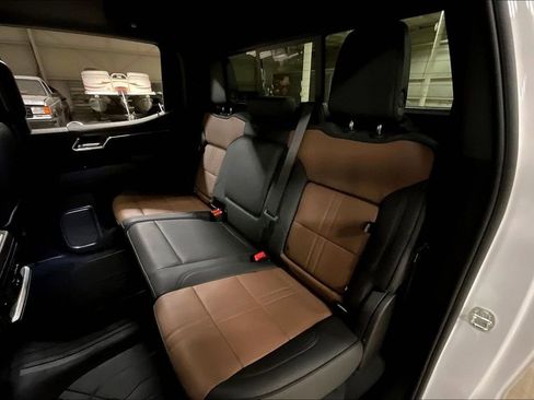 Used 2024 Chevrolet Silverado 1500 High Country w/ High Country Premium Package image 25