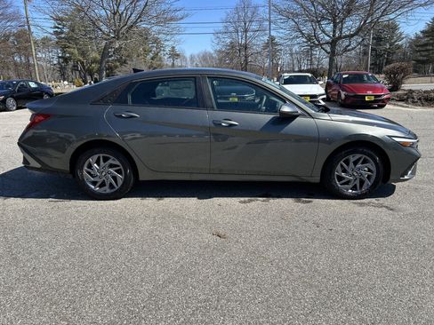 New 2026 Hyundai Elantra Hybrid FWD image 8