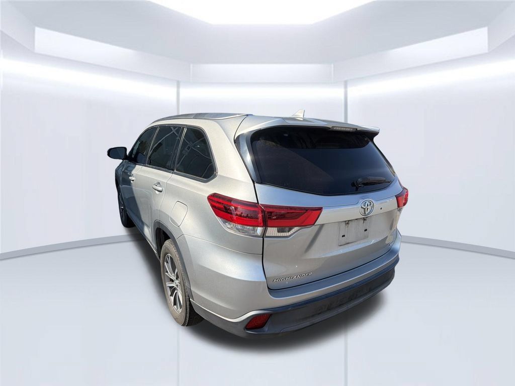 Used 2018 Toyota Highlander XLE FWD image 4