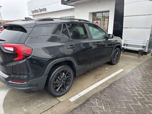 Used 2023 GMC Terrain SLE w/ Driver Convenience Package image 3