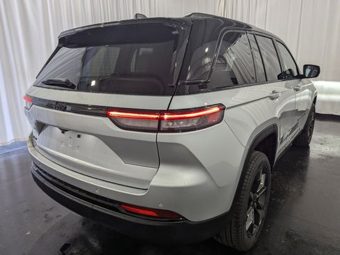 New 2025 Jeep Grand Cherokee Limited image 6