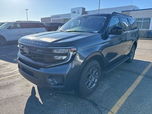 Certified 2025 Ford Expedition Active image 10
